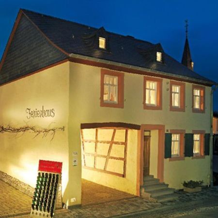 Altes Winzerhaus - Ferienhaus Burgen  المظهر الخارجي الصورة