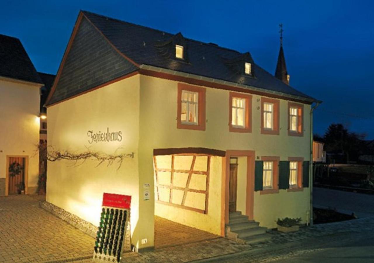 Altes Winzerhaus - Ferienhaus Burgen  المظهر الخارجي الصورة