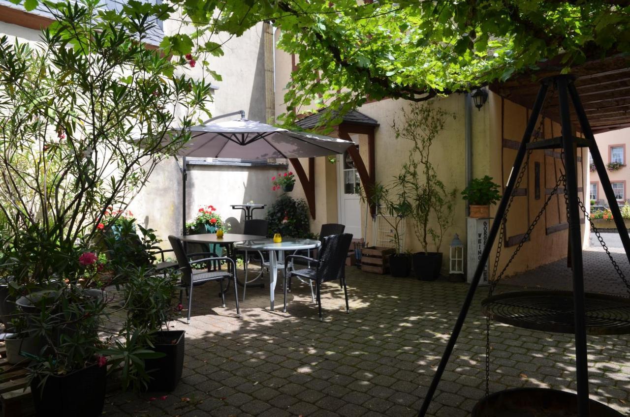 Altes Winzerhaus - Ferienhaus Burgen  المظهر الخارجي الصورة